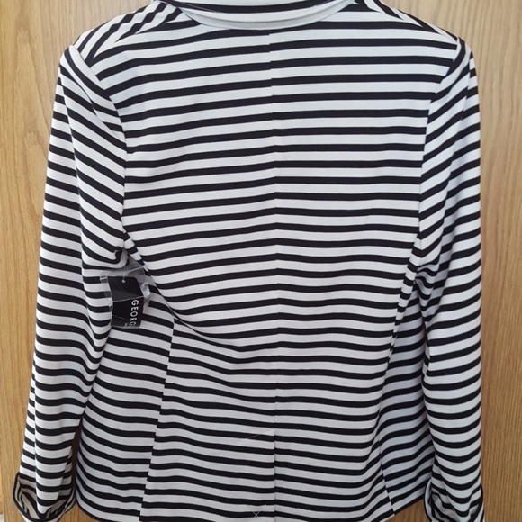 Blazer - Picture 2 of 2